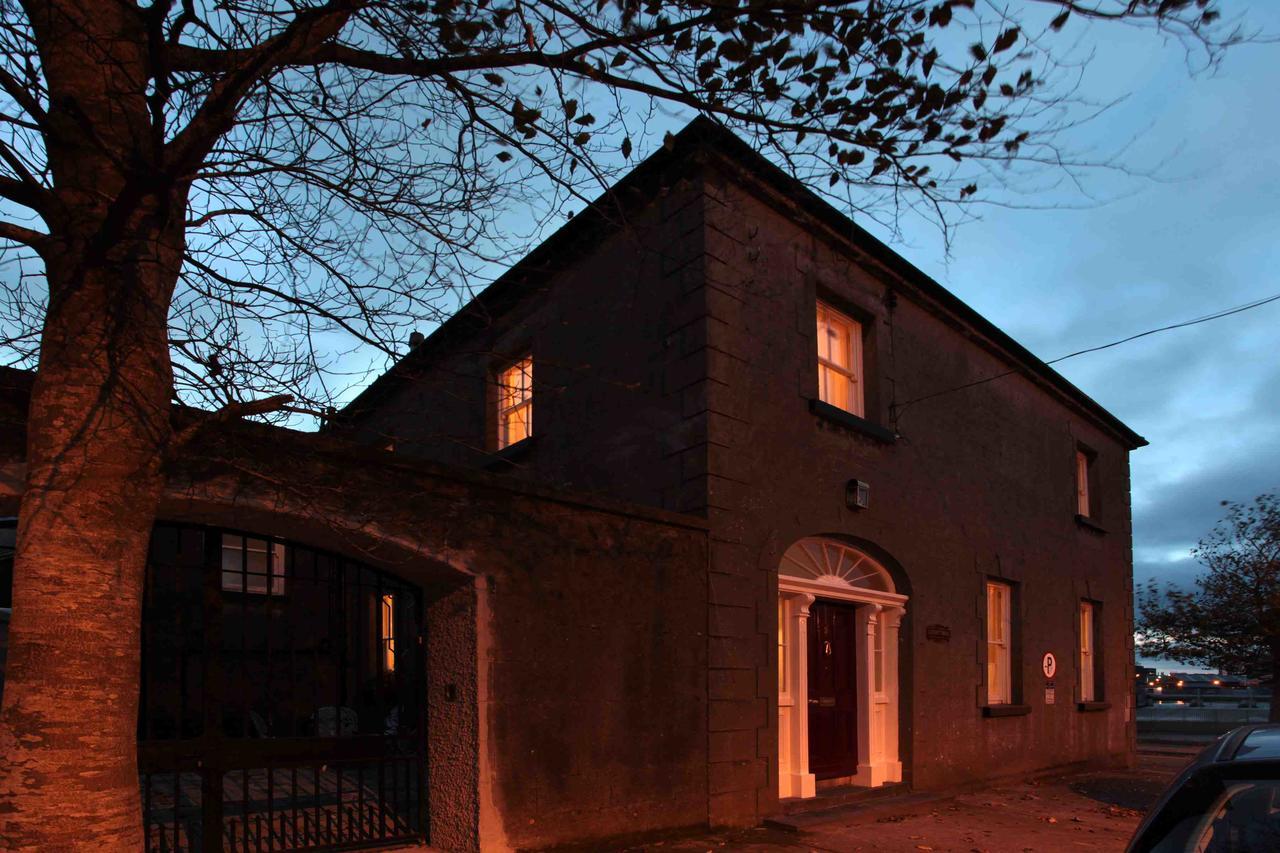 Corrib House Guest Accommodation Galway Exterior photo